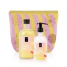 LAVISH CARE - Promo Merry Lemon Tart Bath & Shower Gel Αφρόλουτρο 500ml & Glitter Body Lotion Γαλάκτωμα Σώματος με Άρωμα από Νότες Λεμόνι, Βανίλια και Μεθυστική Κανέλα 300ml